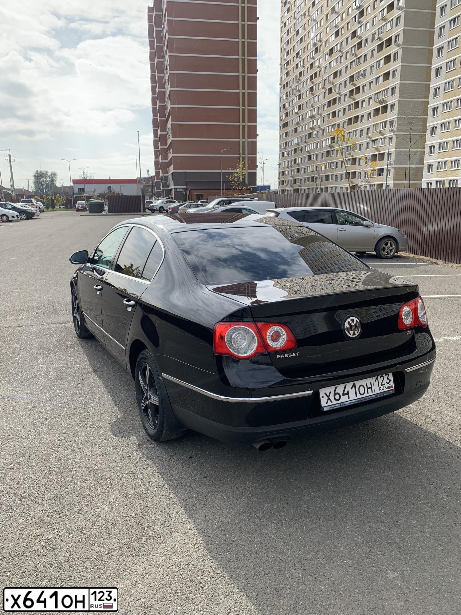 Фото автомобиля VOLKSWAGEN PASSAT, 2010 — госномер У871ОР190. Цвет: ЧЕРНЫЙ