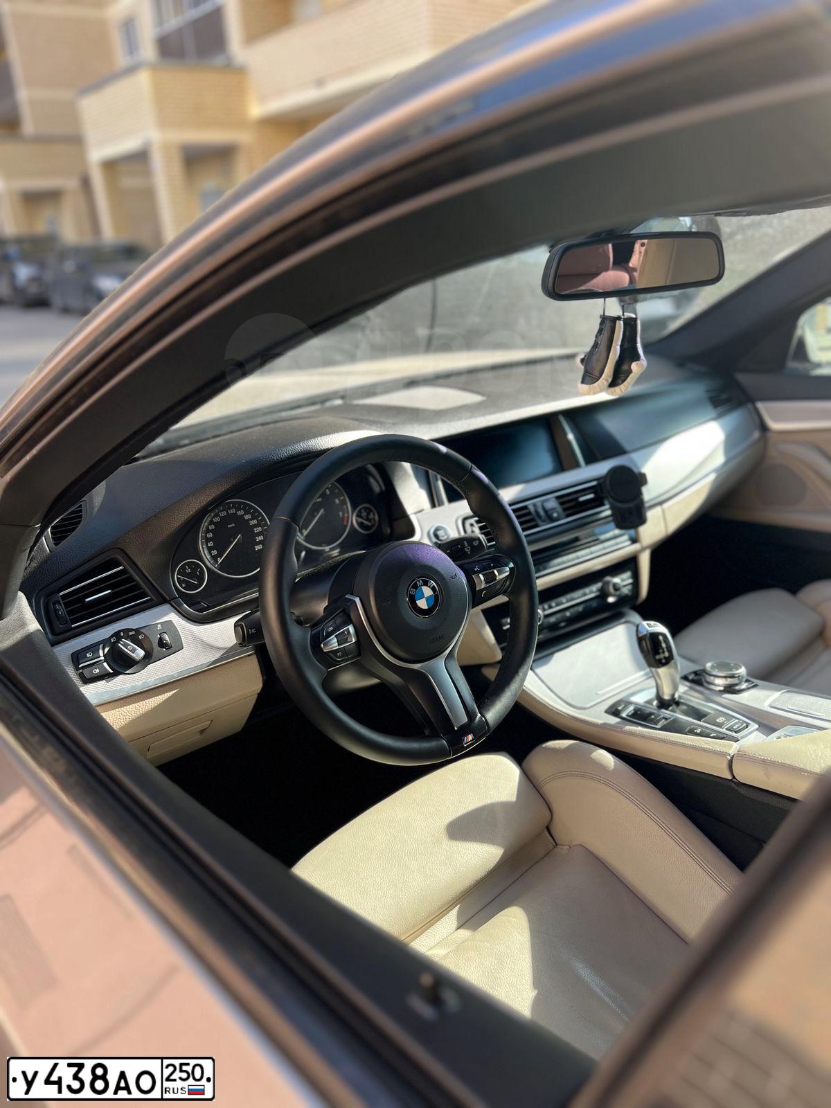 Фото автомобиля BMW SERIE 5, 2013 — госномер Р568НА178. Цвет: СЕРЫЙ
