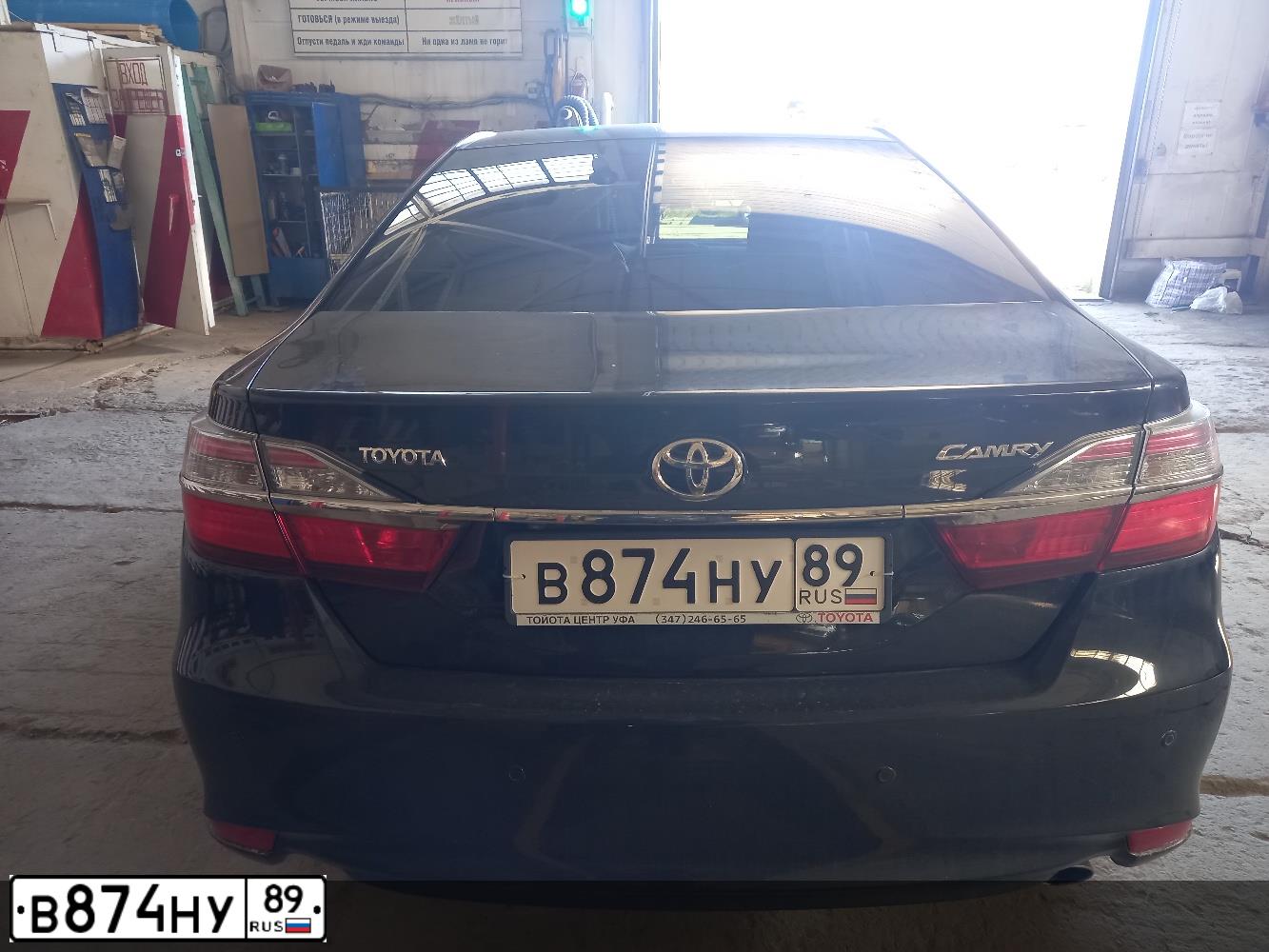 Фото автомобиля TOYOTA CAMRY, 2015 — госномер В874НУ89. Цвет: ЧЕРНЫЙ МЕТАЛЛИК