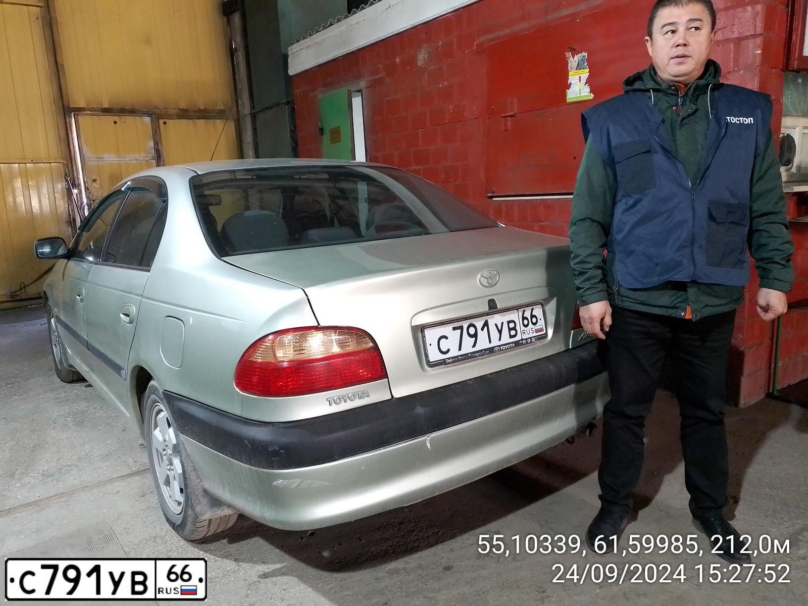 Фото автомобиля TOYOTA AVENSIS, 1998 — госномер С791УВ66. Цвет: ЛИАНА