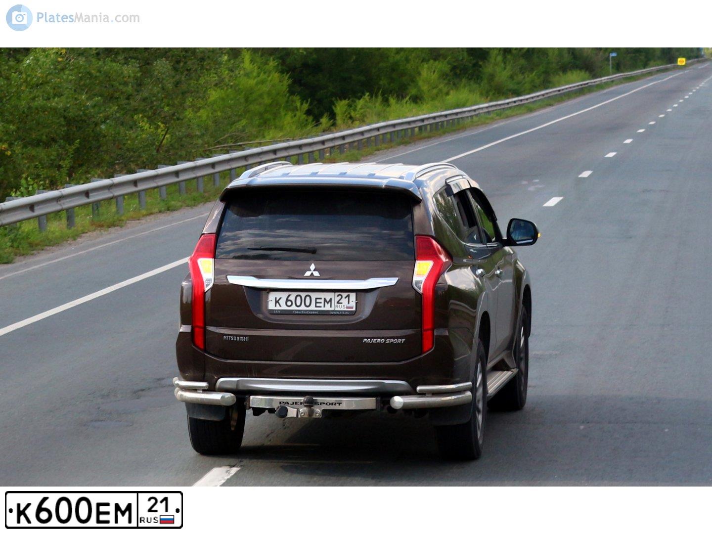 Фото автомобиля MITSUBISHI PAJERO, 2018 — госномер М465ХЕ21. Цвет: Коричневый