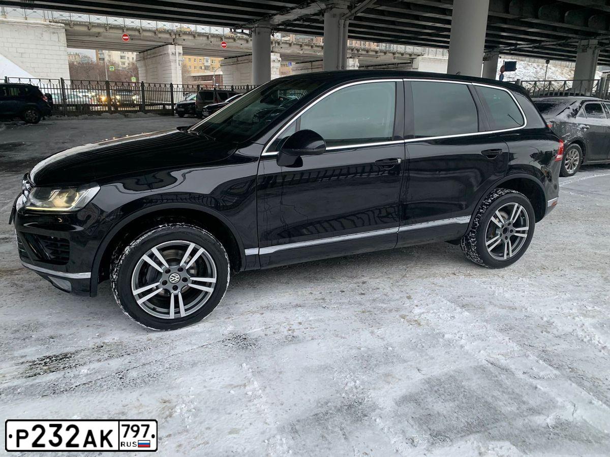 Фото автомобиля VOLKSWAGEN TOUAREG, 2015 — госномер К007ЕХ761. Цвет: ЧЕРНЫЙ