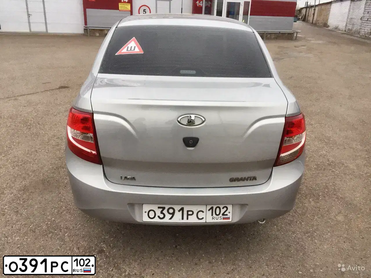 Фото автомобиля LADA 2190 GRANTA, 2013 — госномер О391РС102. Цвет: СЕРЕБРИСТЫЙ