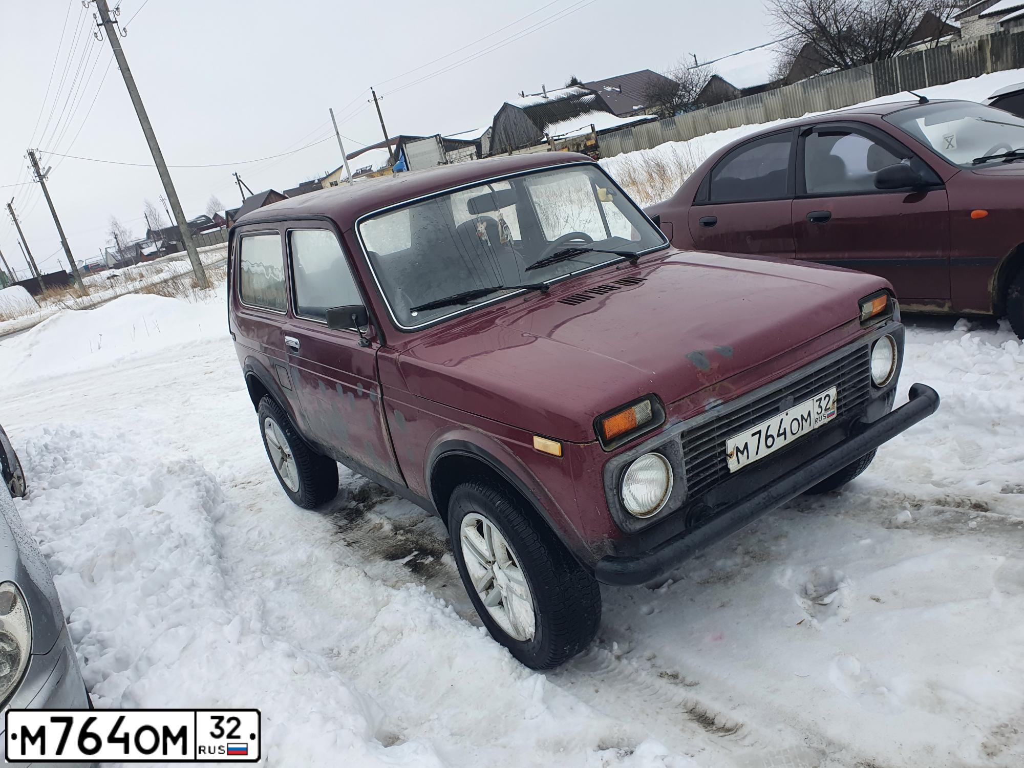 Фото автомобиля LADA 2121 NIVA, 1999 — госномер Р723АХ32. Цвет: ТЕМНО-БОРДОВЫЙ