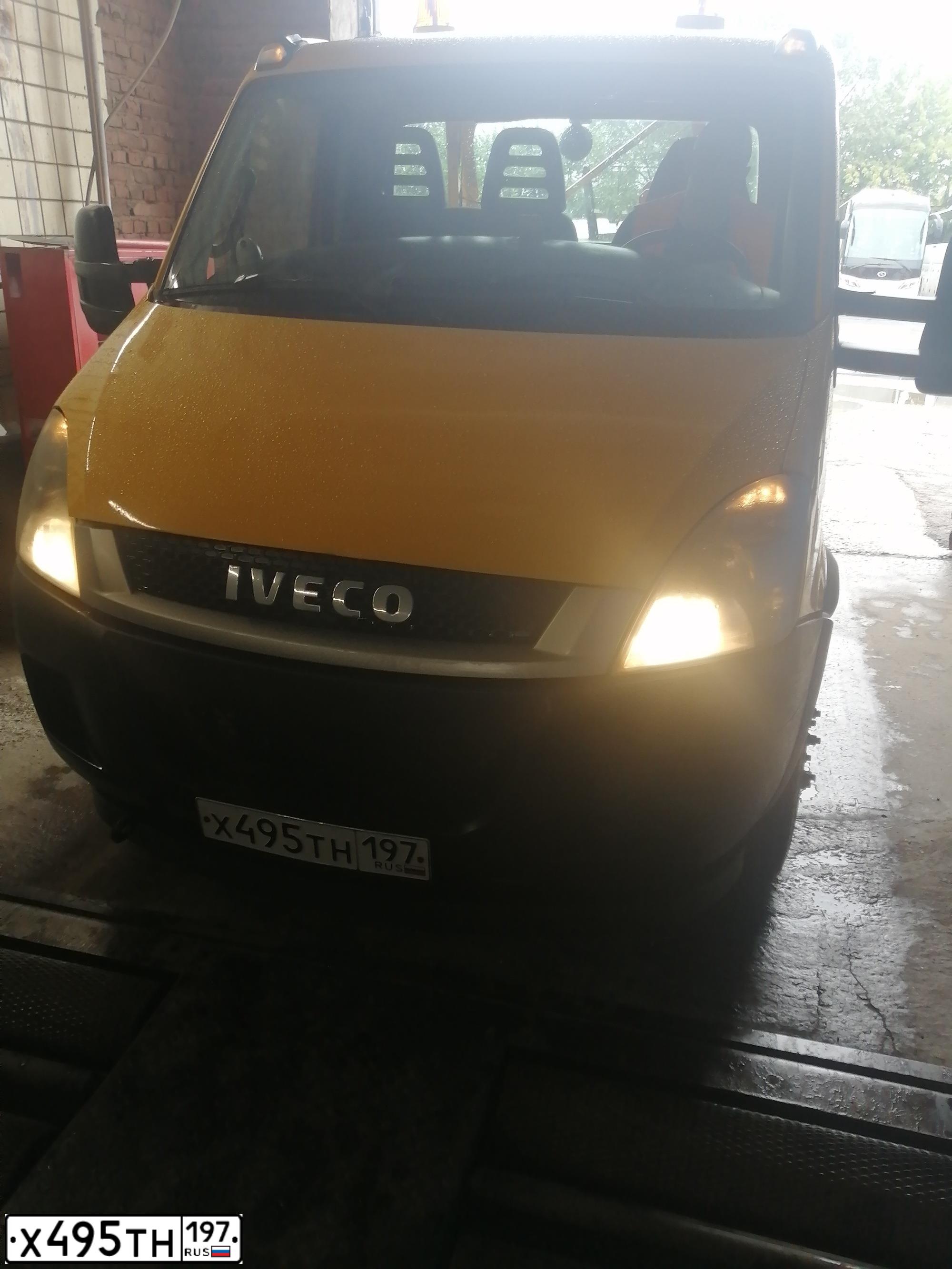 Фото автомобиля IVECO DAILY, 2012 — госномер Х495ТН197. Цвет: ЖЕЛТЫЙ