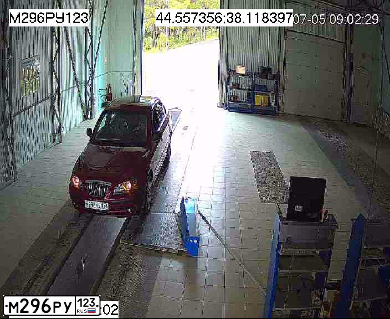 Фото автомобиля HYUNDAI ELANTRA, 2004 — госномер М296РУ123. Цвет: Красный