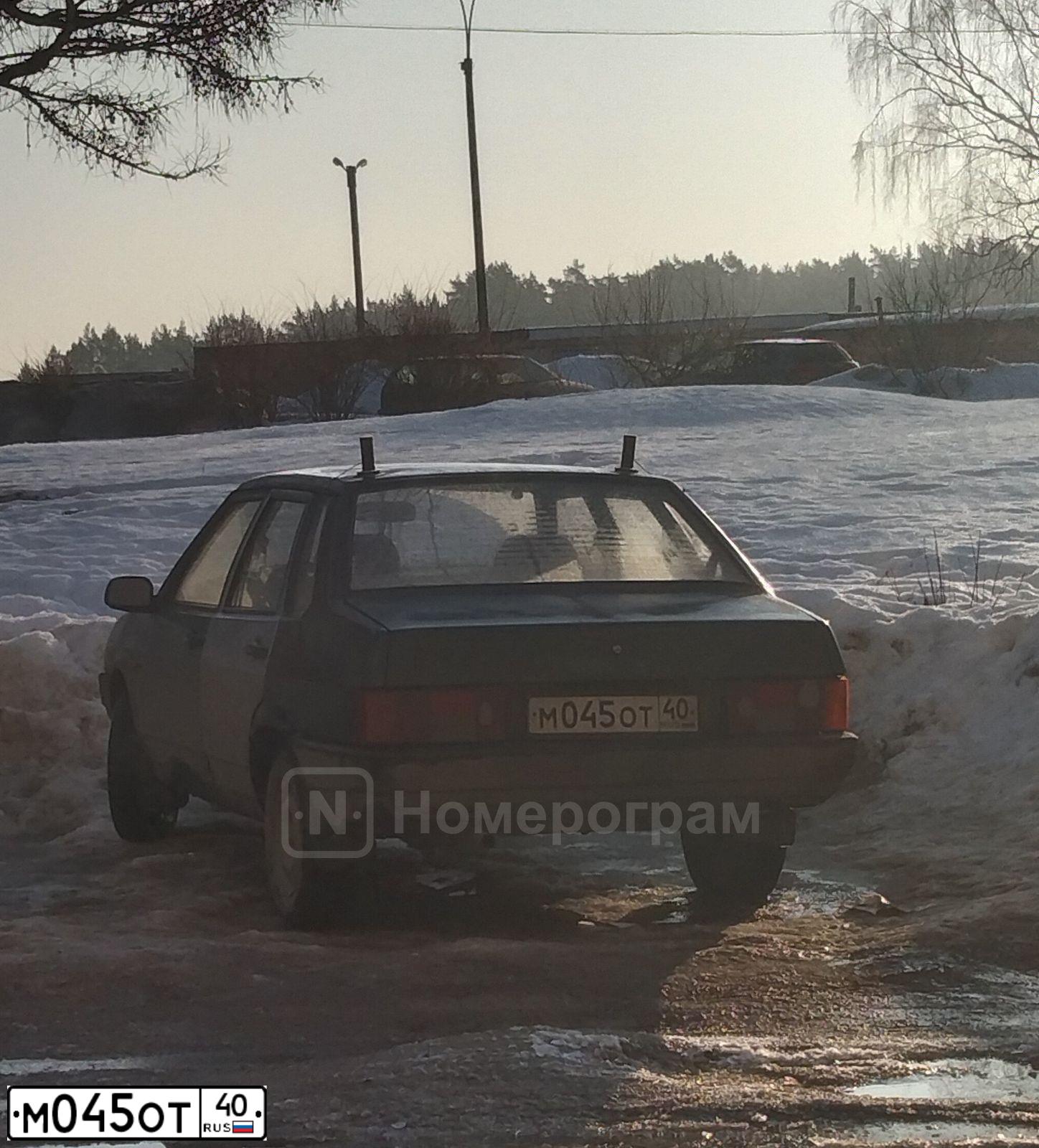 Фото автомобиля LADA 2109 SAMARA, 2001 — госномер М045ОТ40. Цвет: ЗЕЛЕНЫЙ ТЕМНЫЙ