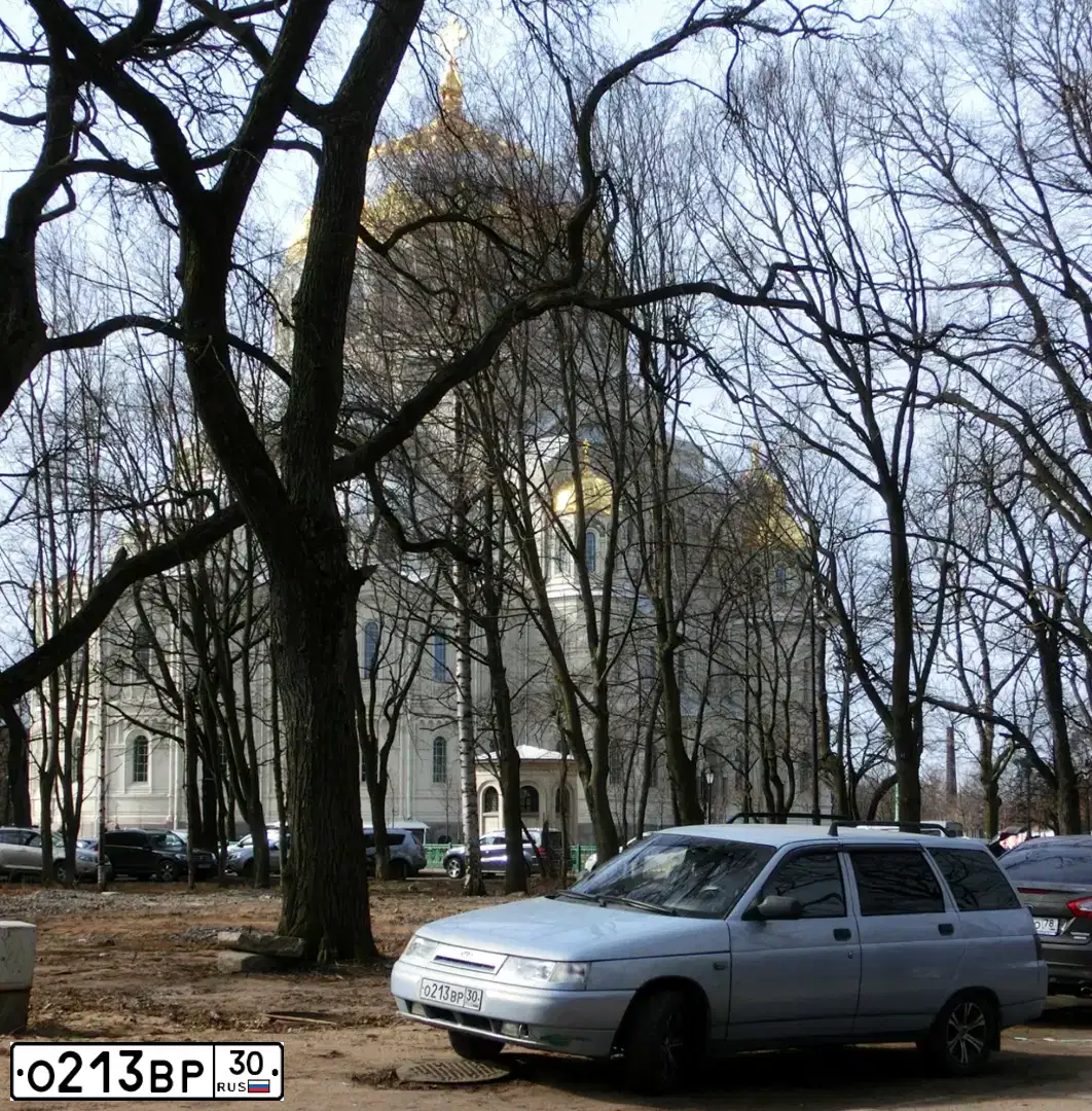 Фото автомобиля LADA 2111, 2005 — госномер О213ВР30. Цвет: СЕРЕБРИСТО-ЖЕЛТЫЙ