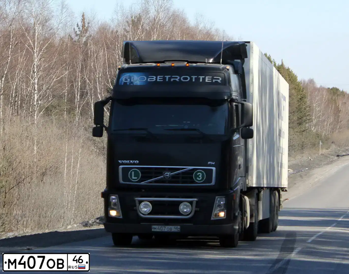 Фото автомобиля VOLVO SERIE FH /4X2/, 2008 — госномер М407ОВ46. Цвет: ЧЕРНЫЙ