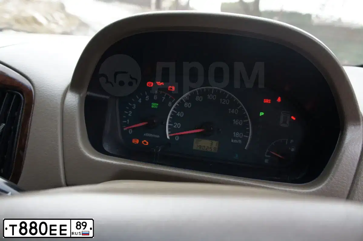 Фото автомобиля NISSAN ALMERA, 2009 — госномер Т880ЕЕ89. Цвет: СЕРО-ЗЕЛЕНЫЙ