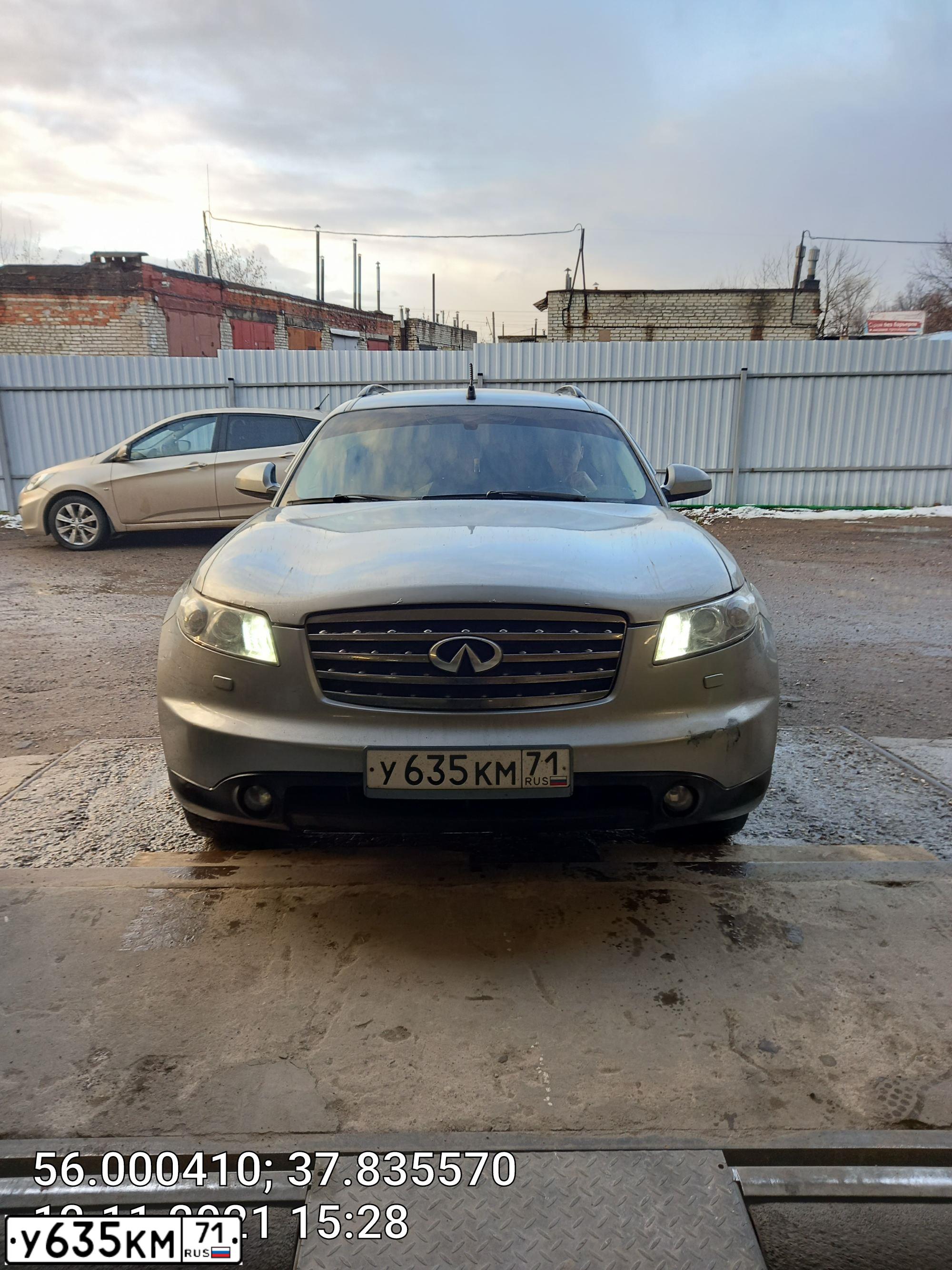 Фото автомобиля INFINITI QX70, 2004 — госномер В741РХ790. Цвет: СЕРЫЙ