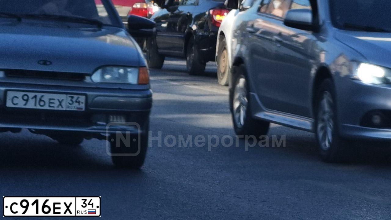 Фото автомобиля LADA 2115 SAMARA, 2011 — госномер С916ЕХ34. Цвет: СРЕДНИЙ СЕРО-ЗЕЛЕН МЕТ.