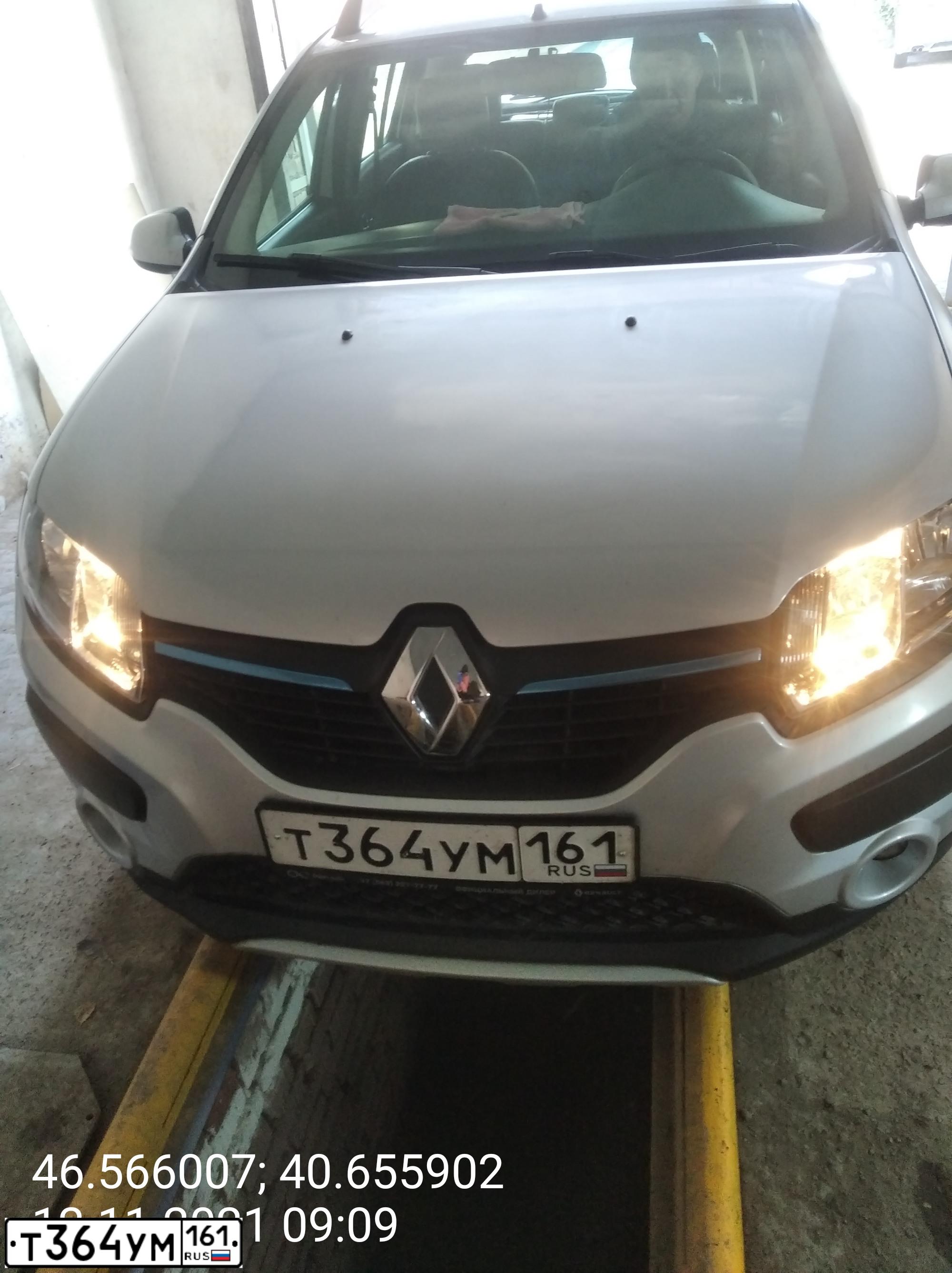 Фото автомобиля RENAULT SANDERO, 2015 — госномер Т364УМ161. Цвет: СВЕТЛО СЕРЫЙ