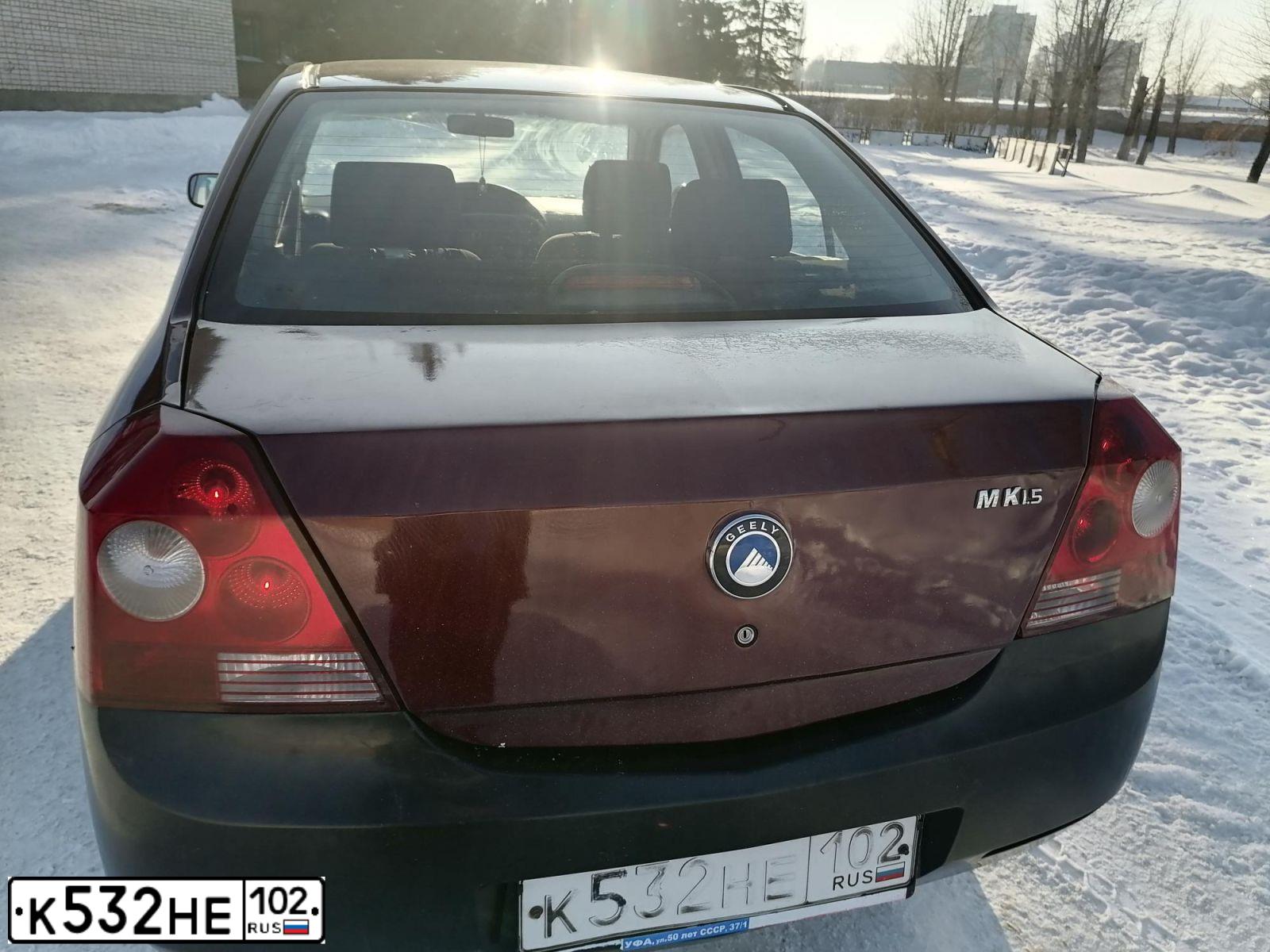 Фото автомобиля GEELY MK, 2011 — госномер В106ТЕ702. Цвет: ТЕМНО-ВИШНЕВЫЙ