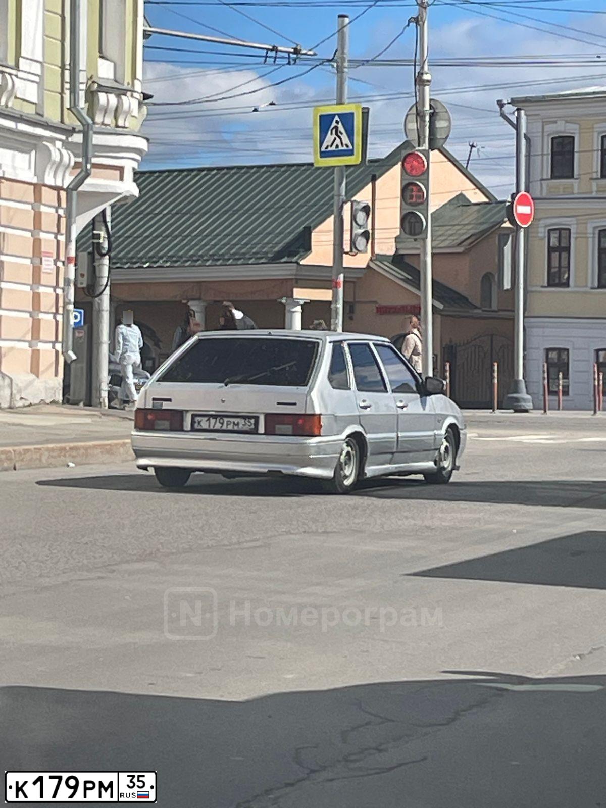 Фото автомобиля LADA 2114 SAMARA, 2008 — госномер А919ОК35. Цвет: СВЕТЛО-СЕРЕБРИСТЫЙ МЕТАЛЛ