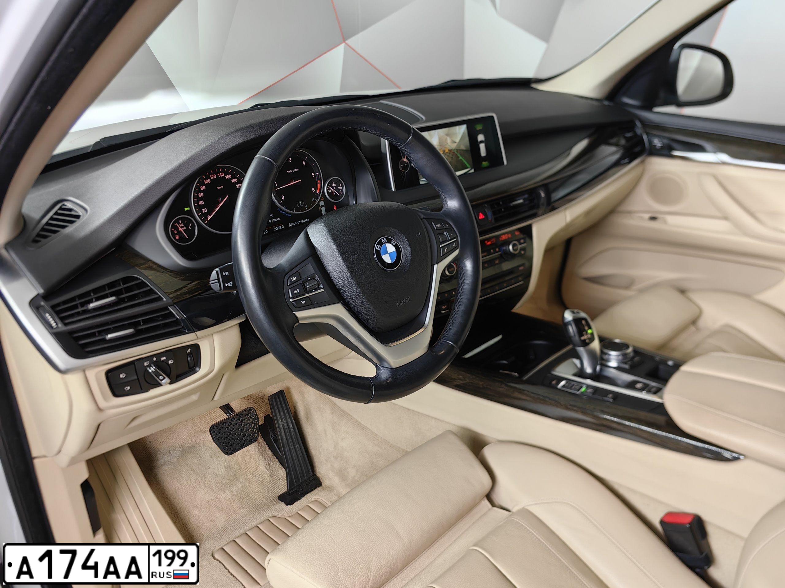 Фото автомобиля BMW X5 БЕЗ МОДЕЛИ ХDRIVЕ30D, 2015 — госномер А174АА199. Цвет: Белый