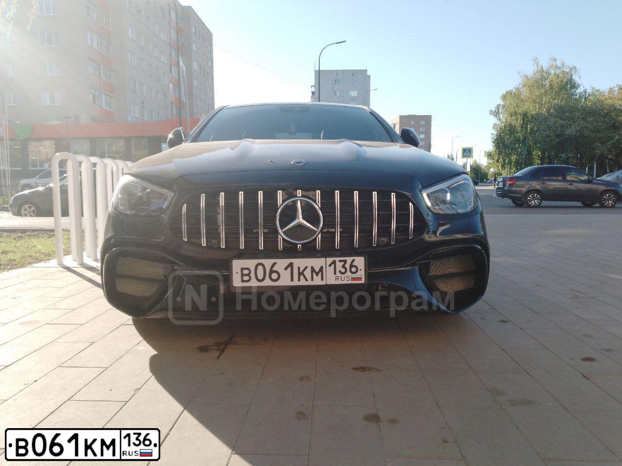 Фото автомобиля MERCEDES E-KLASSE, 2017 — госномер В061КМ136. Цвет: ЧЕРНЫЙ