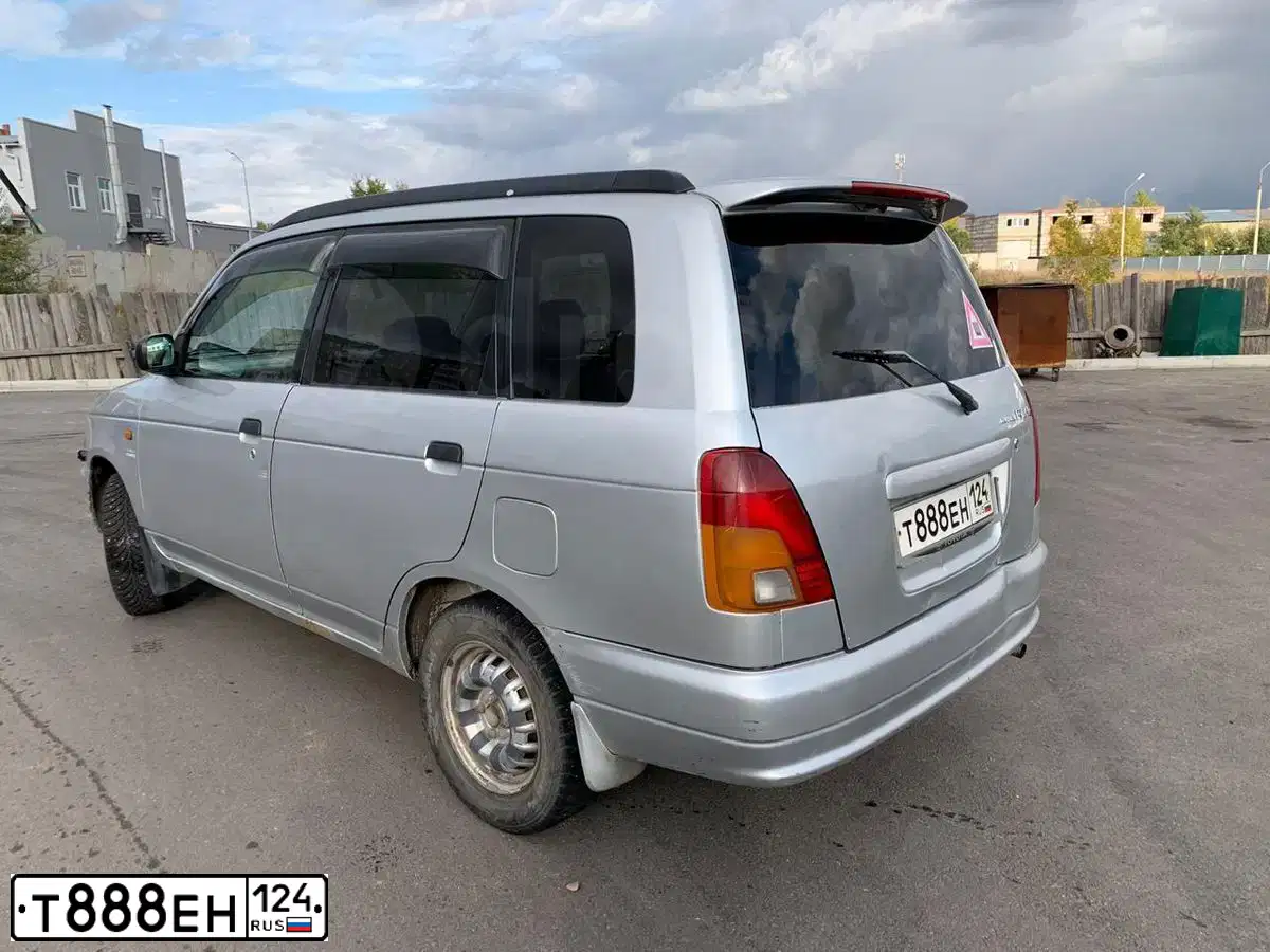 Фото автомобиля KIA CARNIVAL, 2021 — госномер Т888ЕН124. Цвет: ЧЕРНЫЙ