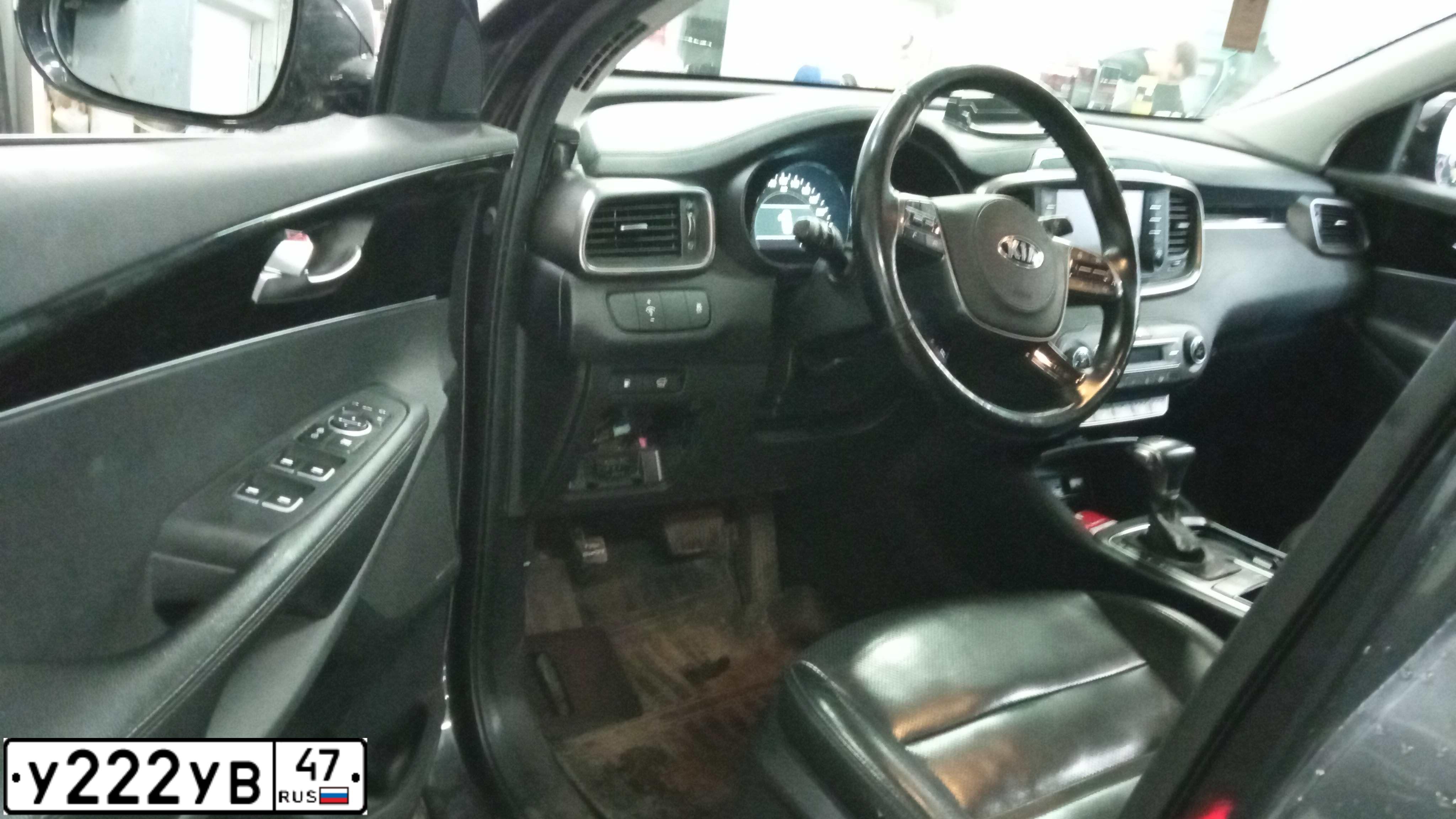 Фото автомобиля FORD KUGA, 2014 — госномер Е063ВМ198. Цвет: ЧЕРНЫЙ