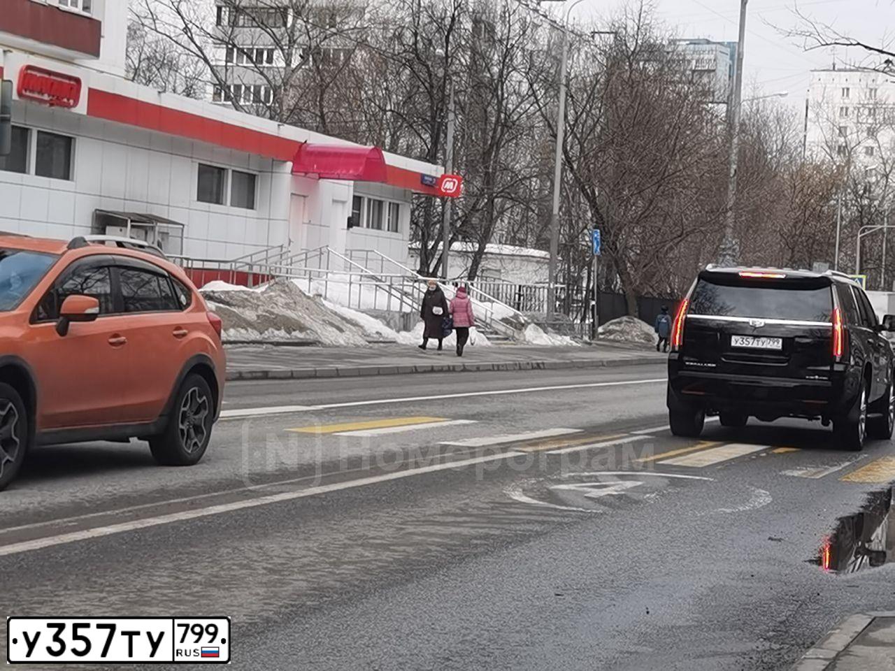 Фото автомобиля CADILLAC ESCALADE, 2019 — госномер М600ММ102. Цвет: ЧЕРНЫЙ