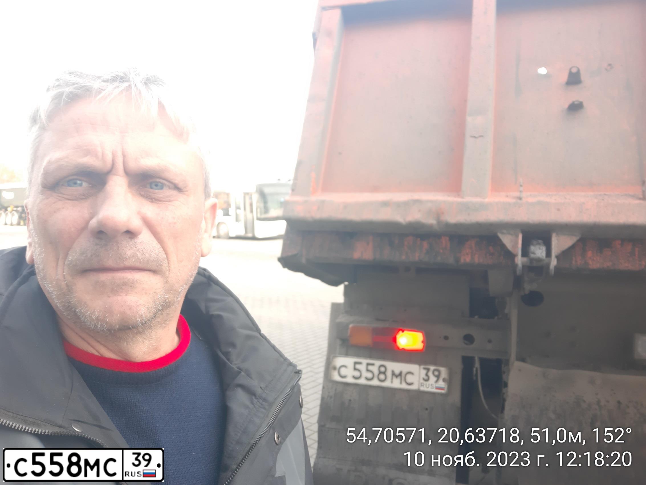 Фото автомобиля KAMAZ 65115 /6X4/, 2011 — госномер С558МС39. Цвет: ОРАНЖЕВЫЙ