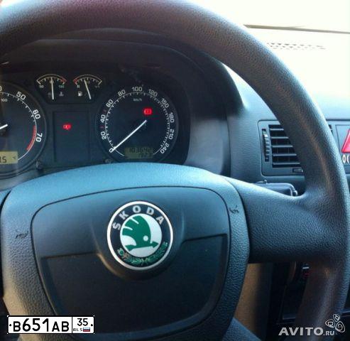 Фото автомобиля SKODA OCTAVIA, 2010 — госномер В651АВ35. Цвет: ТЕМНО-СЕРЫЙ
