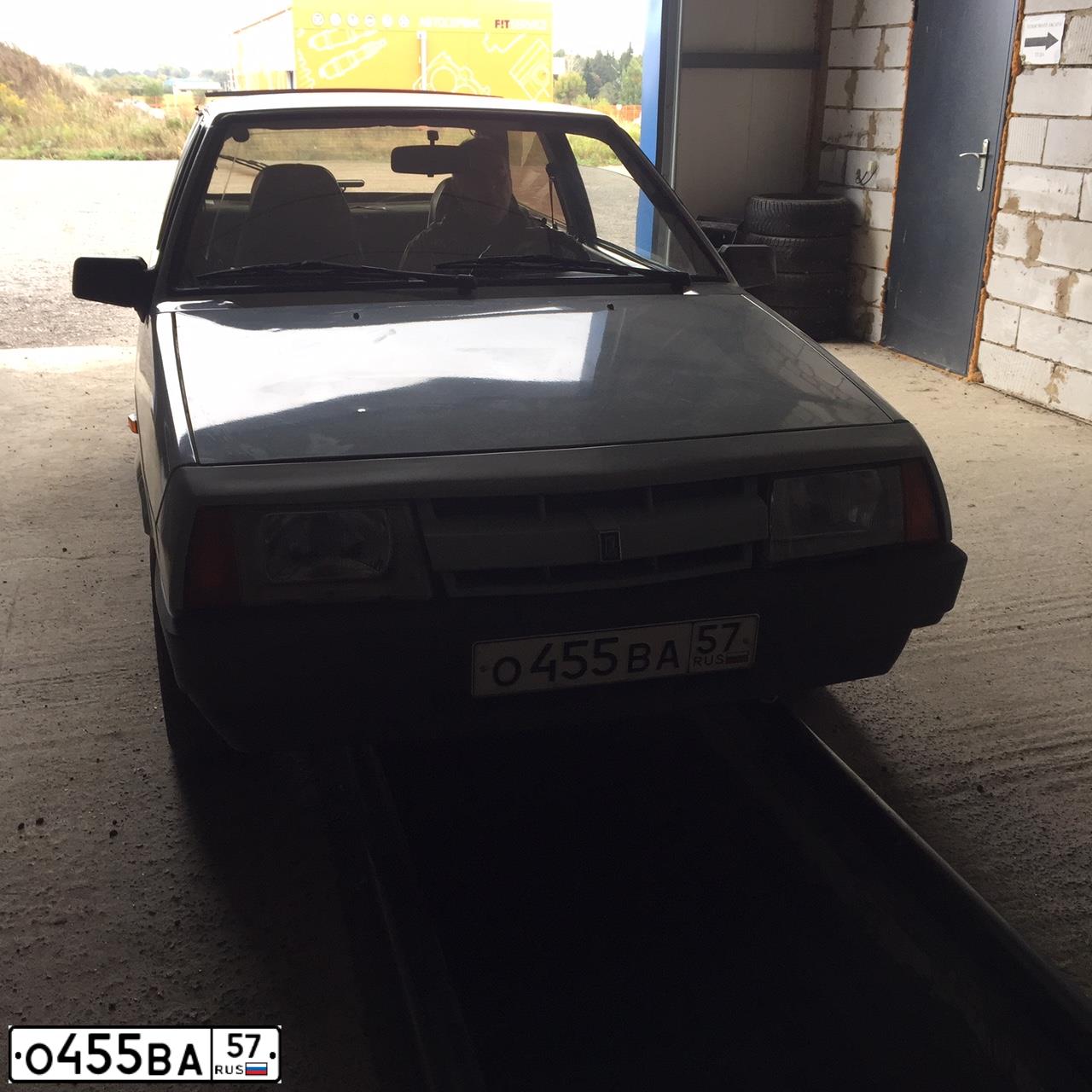 Фото автомобиля LADA 2108 SAMARA, 1990 — госномер О455ВА57. Цвет: СВЕТЛО-СЕРЫЙ