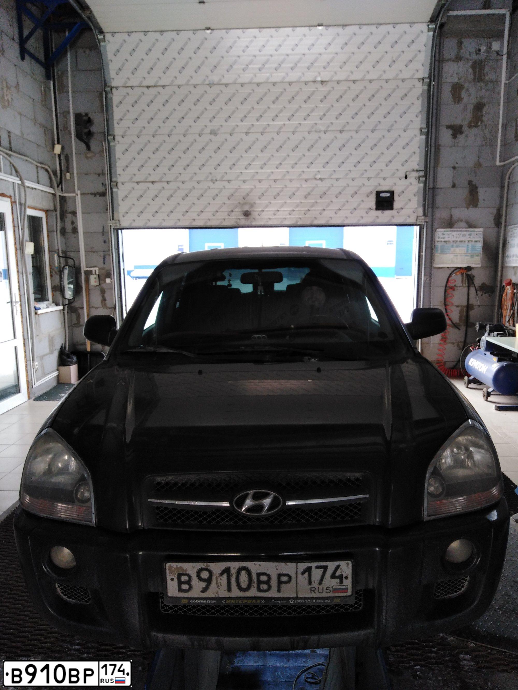 Фото автомобиля HYUNDAI TUCSON, 2008 — госномер В910ВР174. Цвет: ТЕМНО-ЗЕЛЕНЫЙ