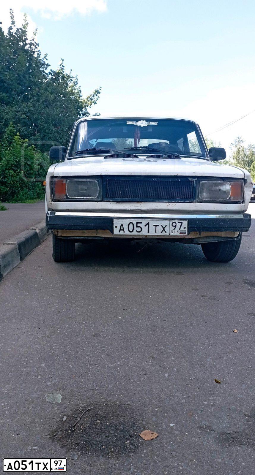 Фото автомобиля LADA 2105, 2004 — госномер А051ТХ97. Цвет: БЕЛЫЙ