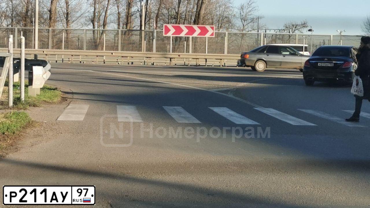 Фото автомобиля RENAULT SYMBOL, 2002 — госномер Т834МВ136. Цвет: синий