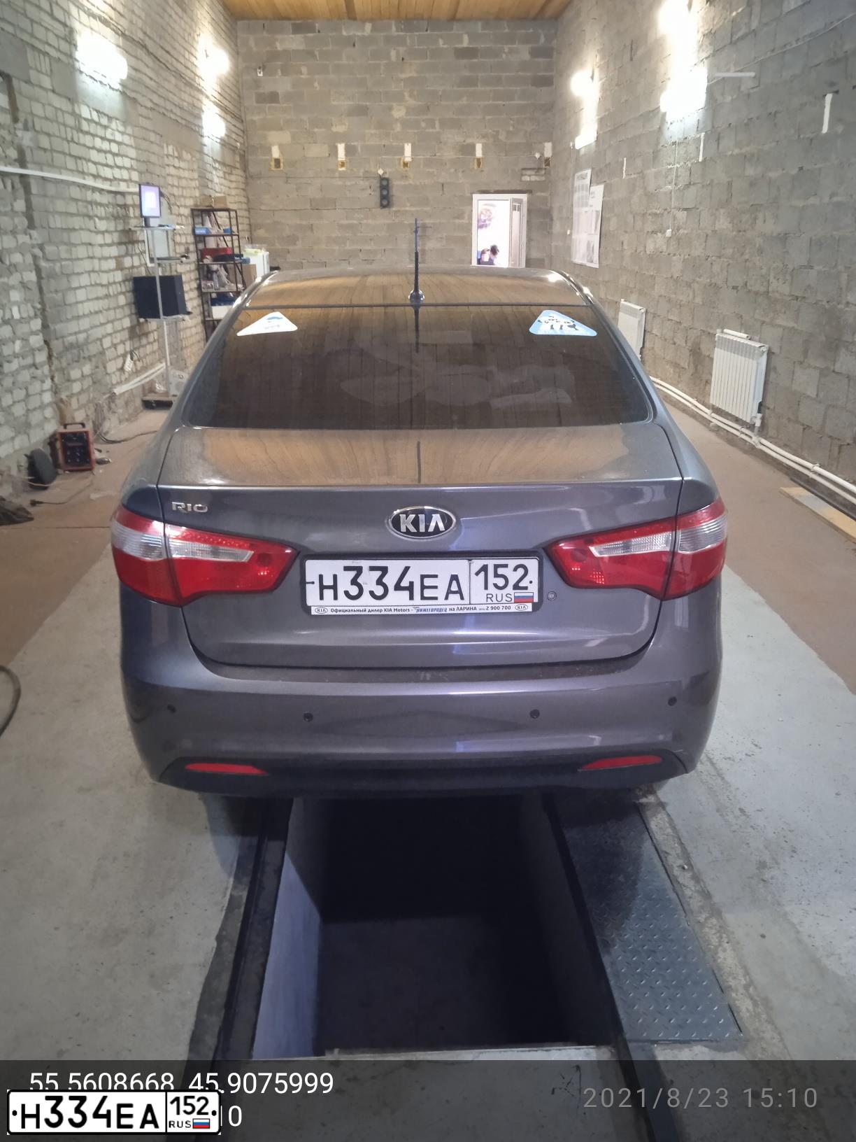 Фото автомобиля KIA RIO, 2014 — госномер Н334ЕА152. Цвет: СЕРЫЙ