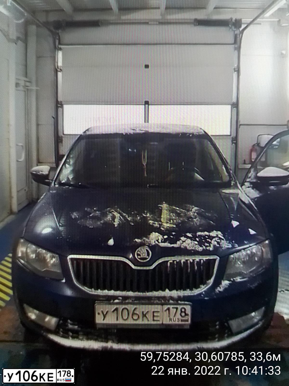 Фото автомобиля SKODA OCTAVIA, 2016 — госномер У106КЕ178. Цвет: Темно-синий