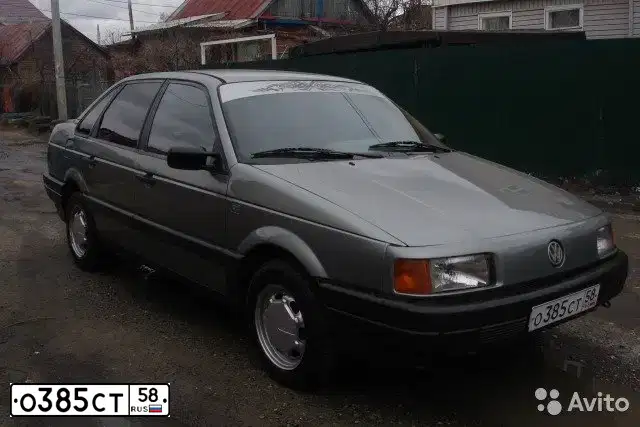 Фото автомобиля VOLKSWAGEN PASSAT, 1988 — госномер О385СТ58. Цвет: СВЕТЛО-ЗЕЛЕНЫЙ
