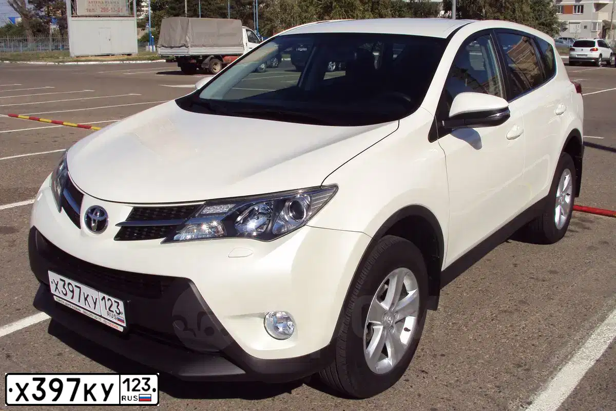 Фото автомобиля TOYOTA RAV4, 2013 — госномер Х397КУ123. Цвет: БЕЛЫЙ