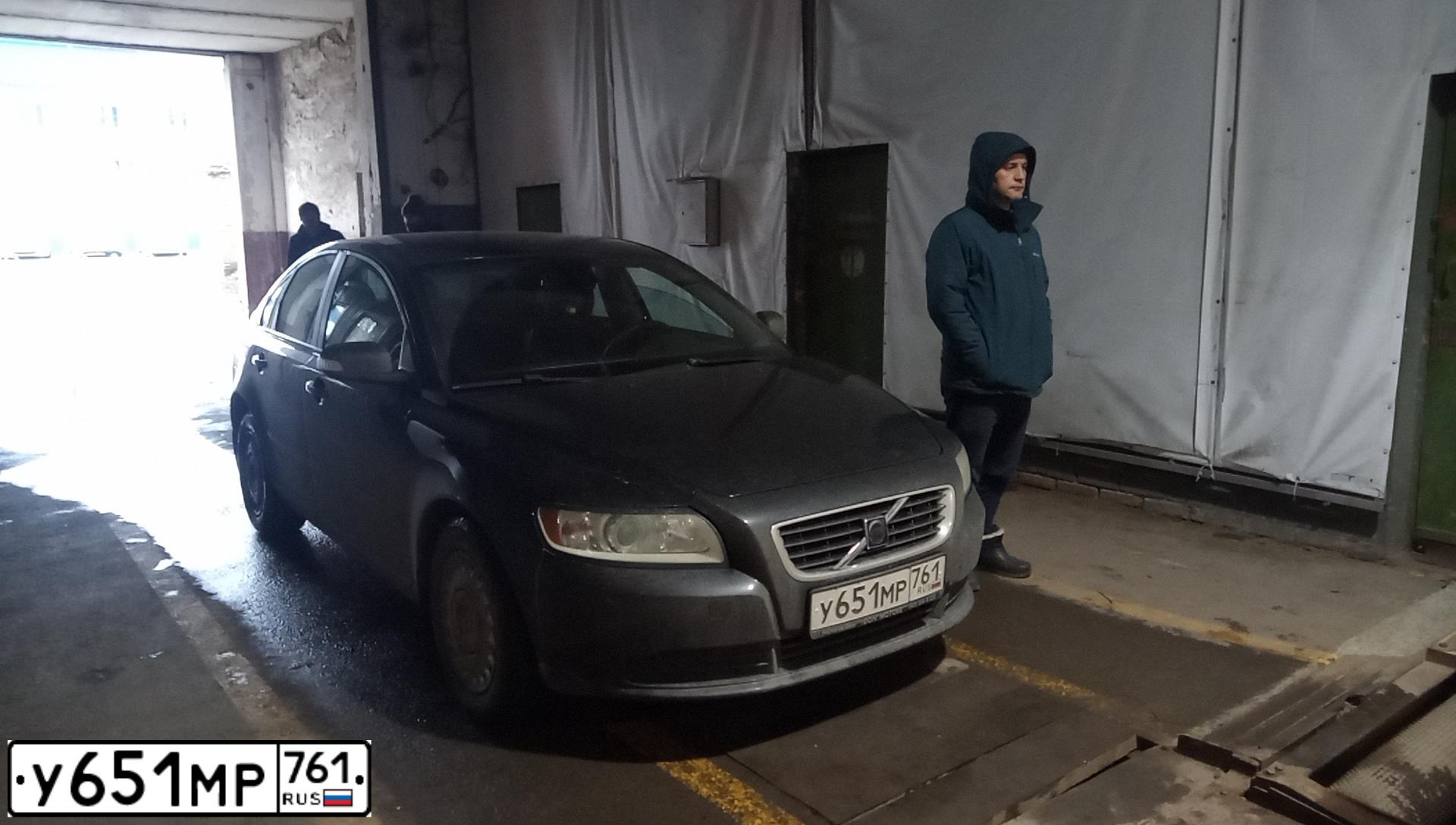 Фото автомобиля VOLVO S40, 2008 — госномер У651МР761. Цвет: ЧЕРНЫЙ