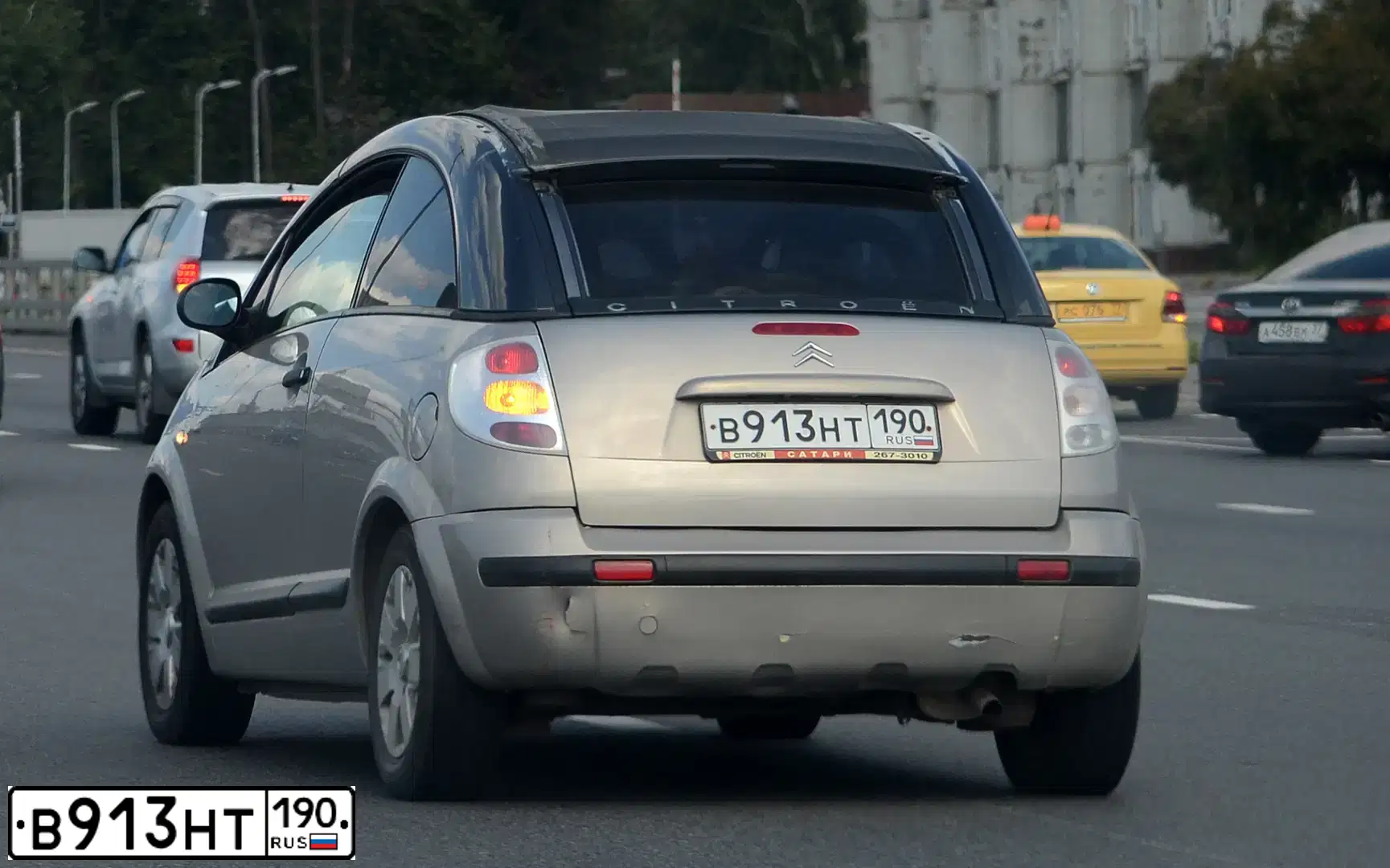 Фото автомобиля CITROEN C3 PLURIEL, 2004 — госномер Е694РС97. Цвет: БЕЖЕВЫЙ