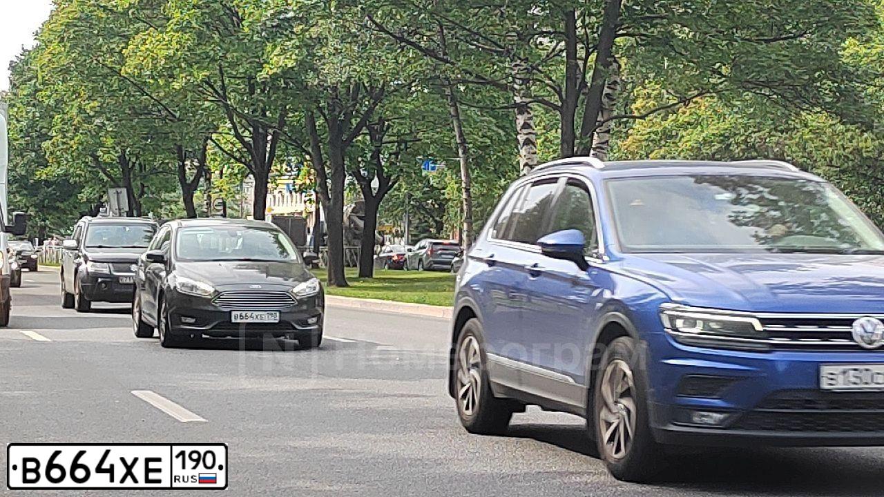 Фото автомобиля MITSUBISHI ASX, 2012 — госномер В664ХЕ190. Цвет: БЕЛЫЙ