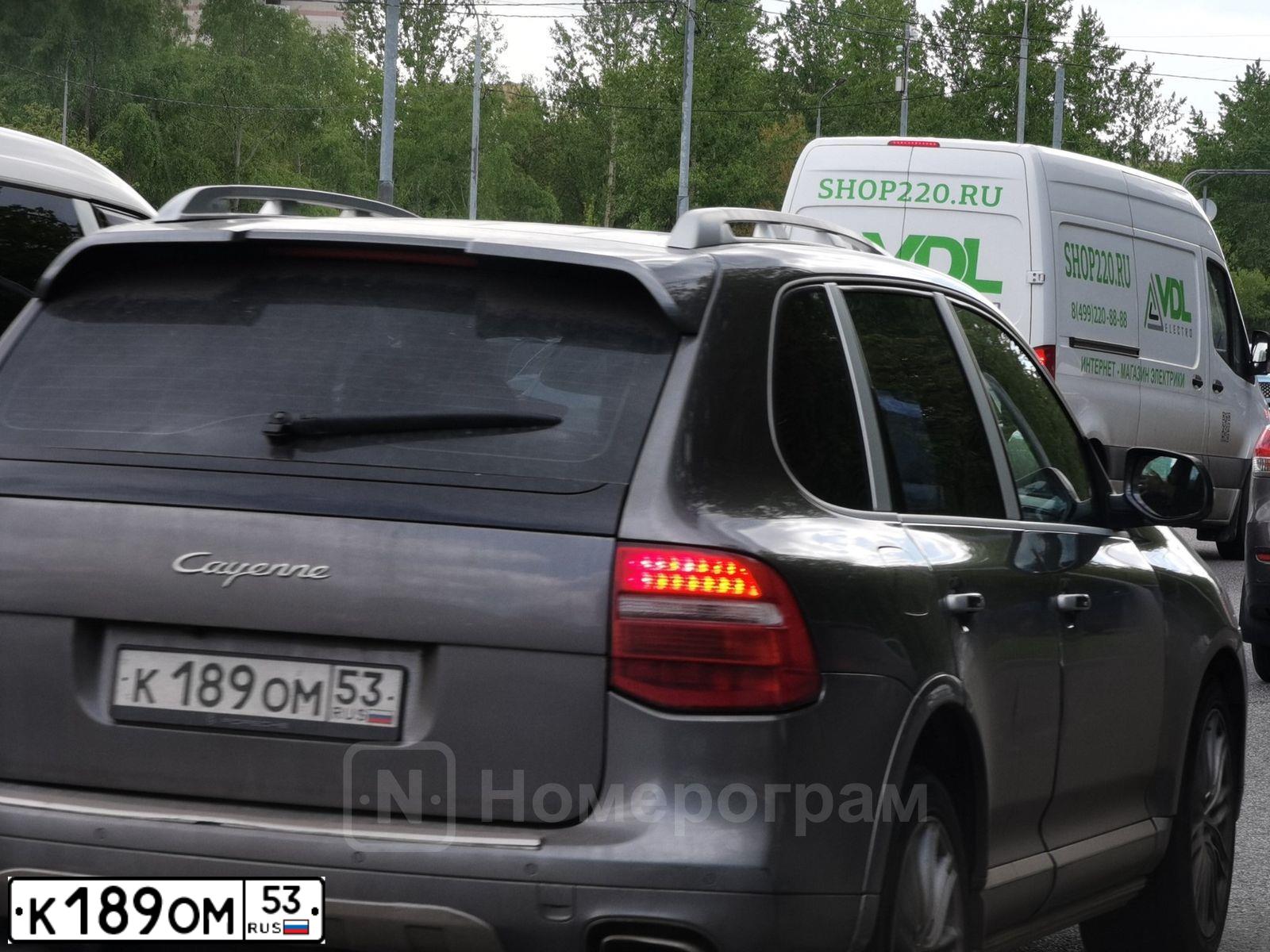 Фото автомобиля PORSCHE CAYENNE, 2007 — госномер К189ОМ53. Цвет: СЕРЫЙ