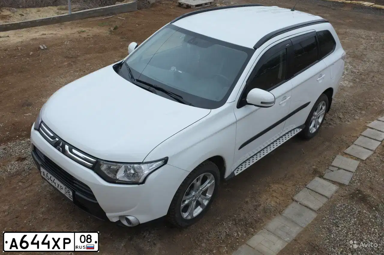 Фото автомобиля MITSUBISHI OUTLANDER, 2012 — госномер Т697АМ761. Цвет: БЕЛЫЙ