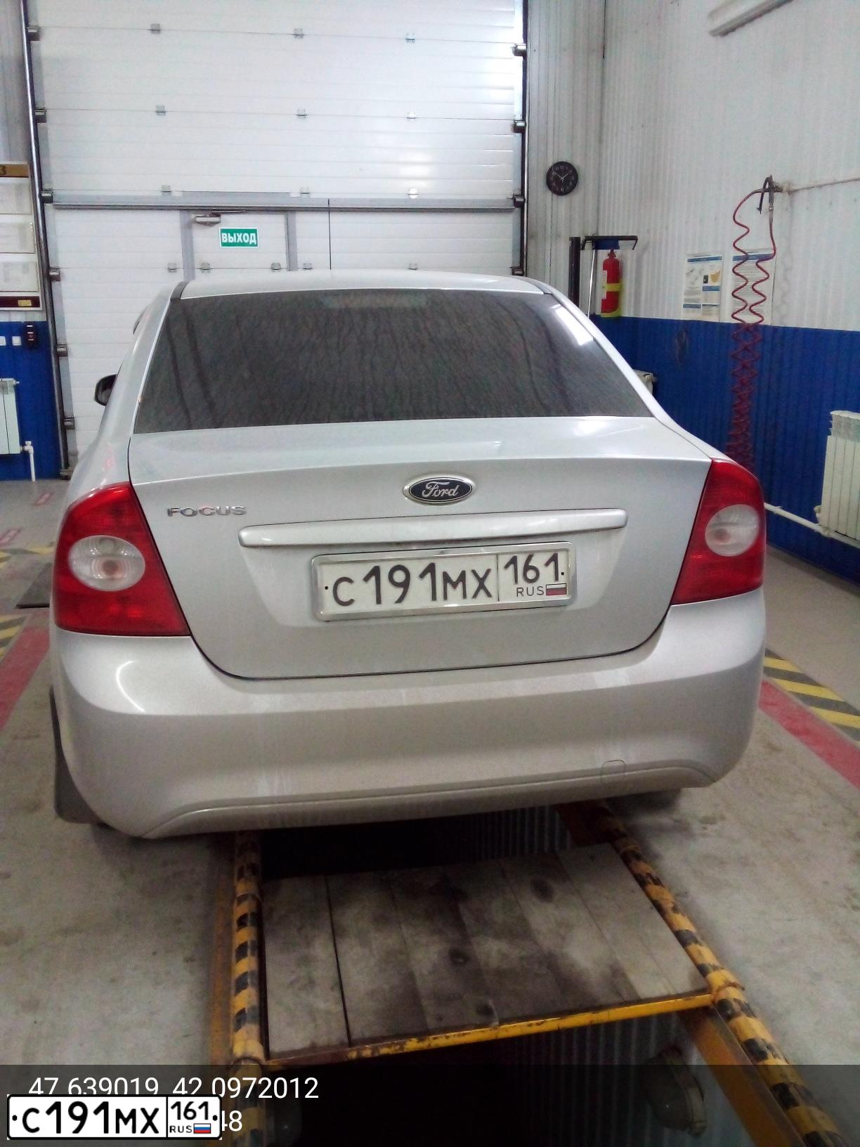 Фото автомобиля LADA 2172 PRIORA, 2011 — госномер В569УЕ161. Цвет: Сине-Черный