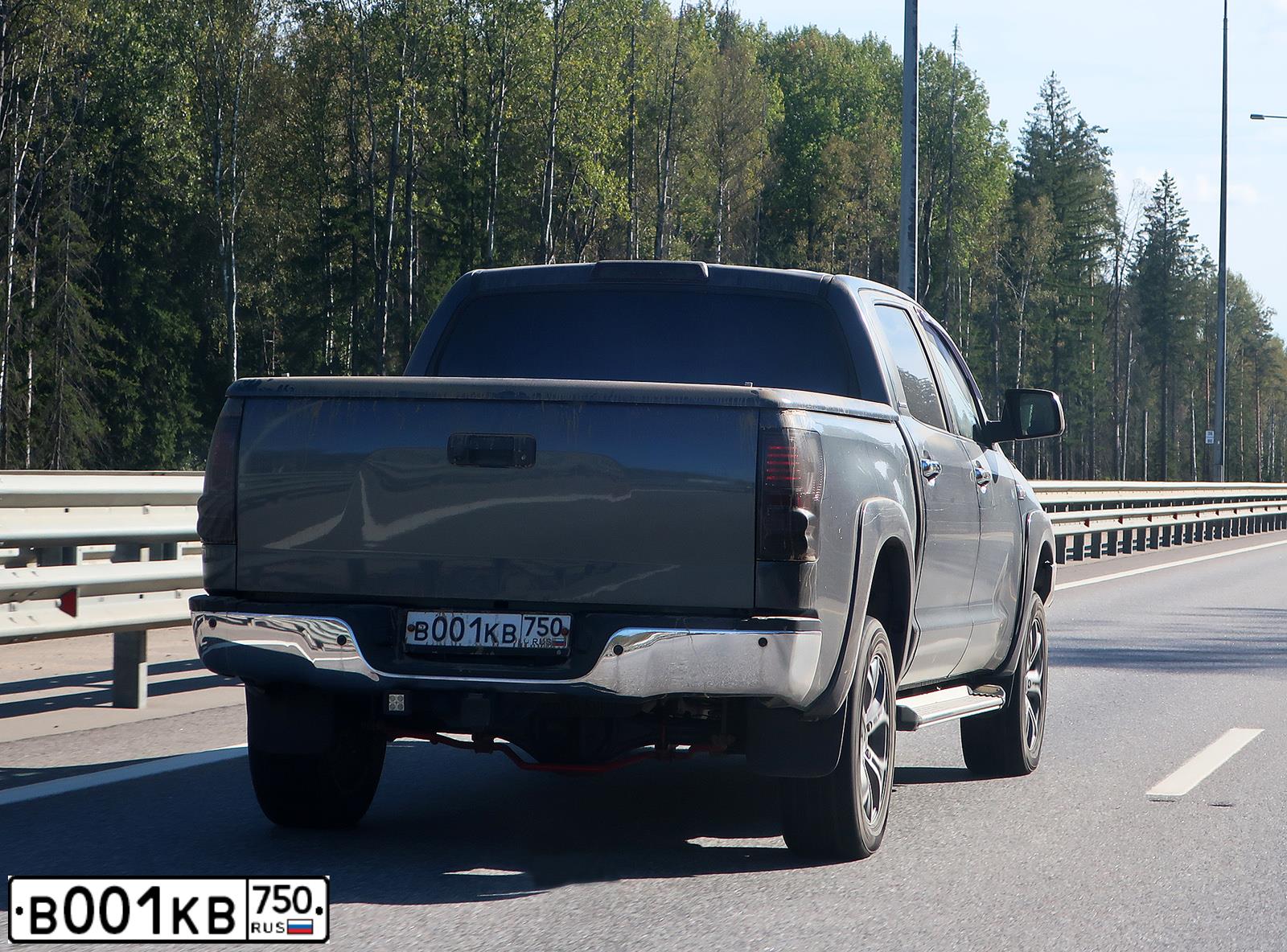 Фото автомобиля TOYOTA TUNDRA, 2008 — госномер В001КВ750. Цвет: Серый
