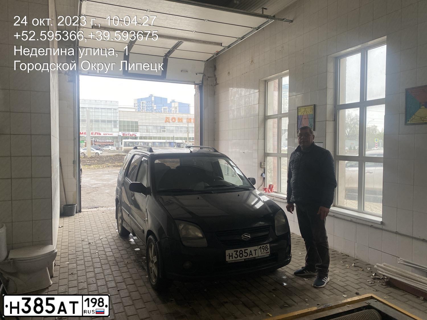 Фото автомобиля SUZUKI IGNIS, 2005 — госномер К008НА98. Цвет: ЧЕРНЫЙ
