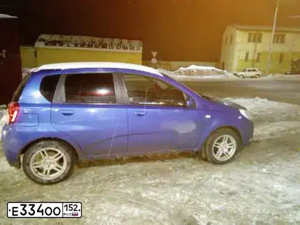 Фото автомобиля CHEVROLET T AVEO, 2008 — госномер Е334ОО152. Цвет: СИНИЙ