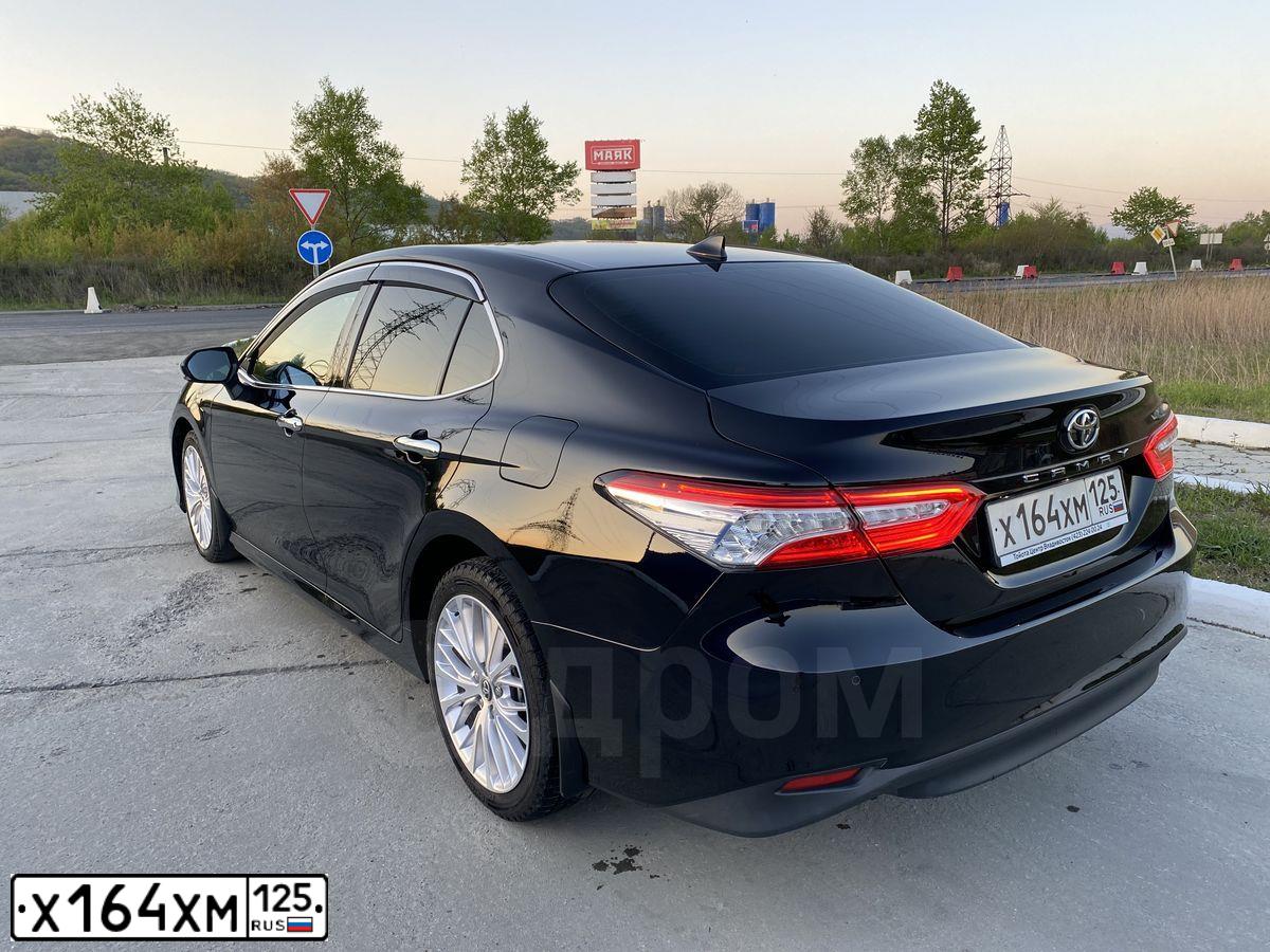 Фото автомобиля TOYOTA CAMRY, 2018 — госномер К298СТ124. Цвет: ЧЕРНЫЙ