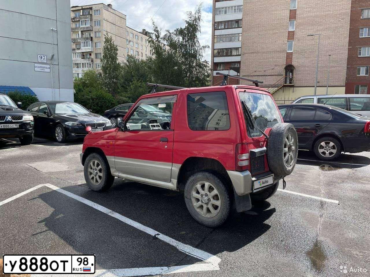 Фото автомобиля MITSUBISHI PAJERO SPORT, 2008 — госномер У888ОТ98. Цвет: ЧЕРНЫЙ