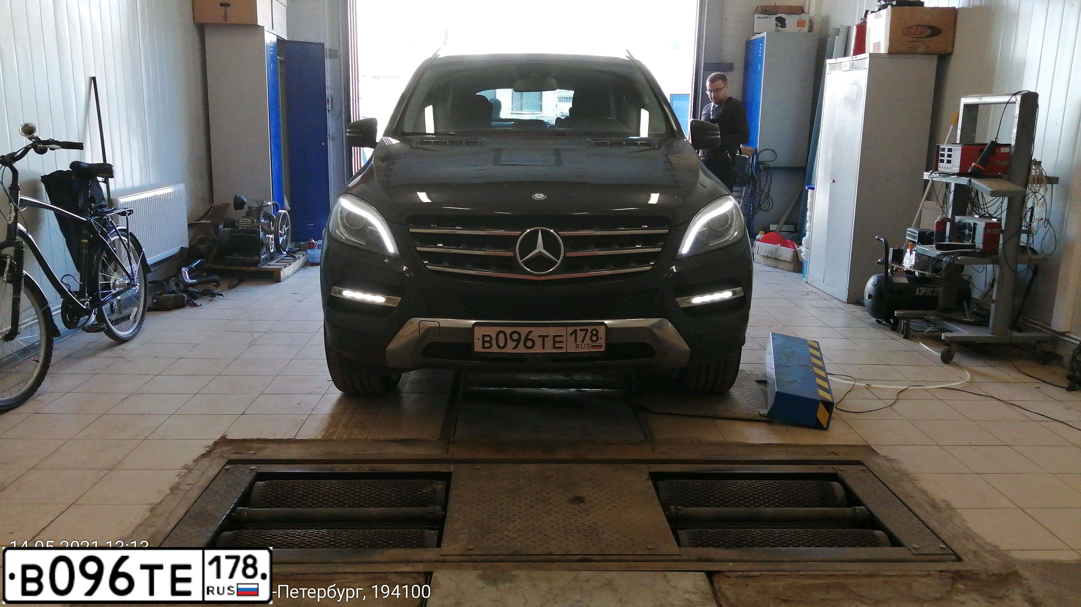 Фото автомобиля MERCEDES M-KLASSE, 2014 — госномер В096ТЕ178. Цвет: ЧЕРНЫЙ