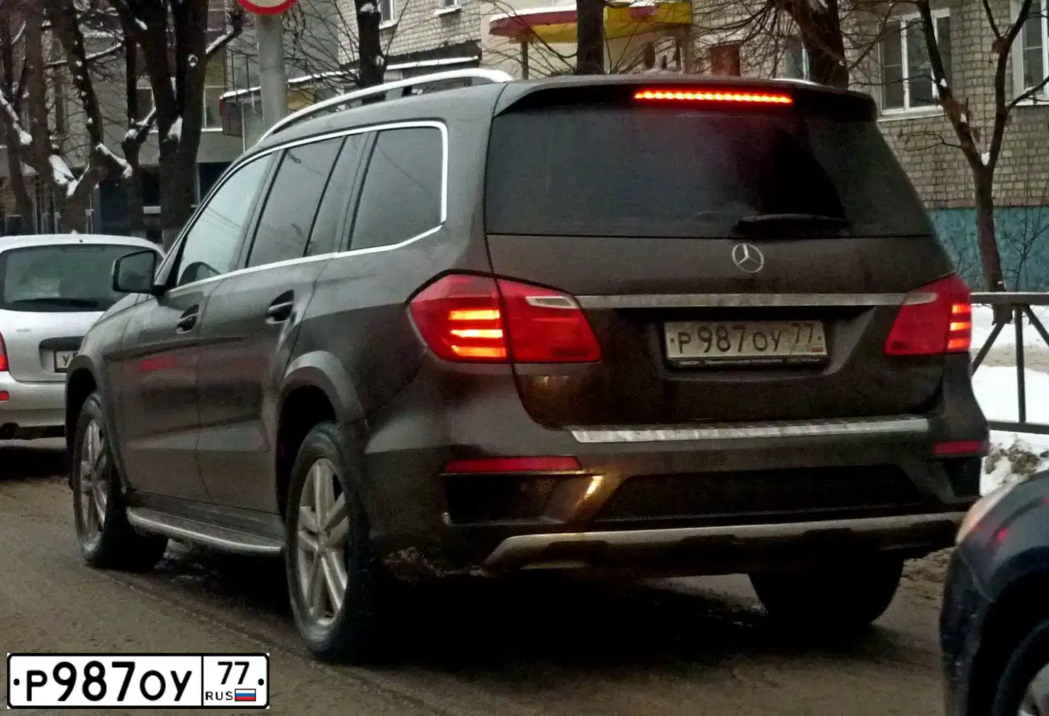 Фото автомобиля MERCEDES GL-KLASSE, 2013 — госномер М582ТМ62. Цвет: Коричневый
