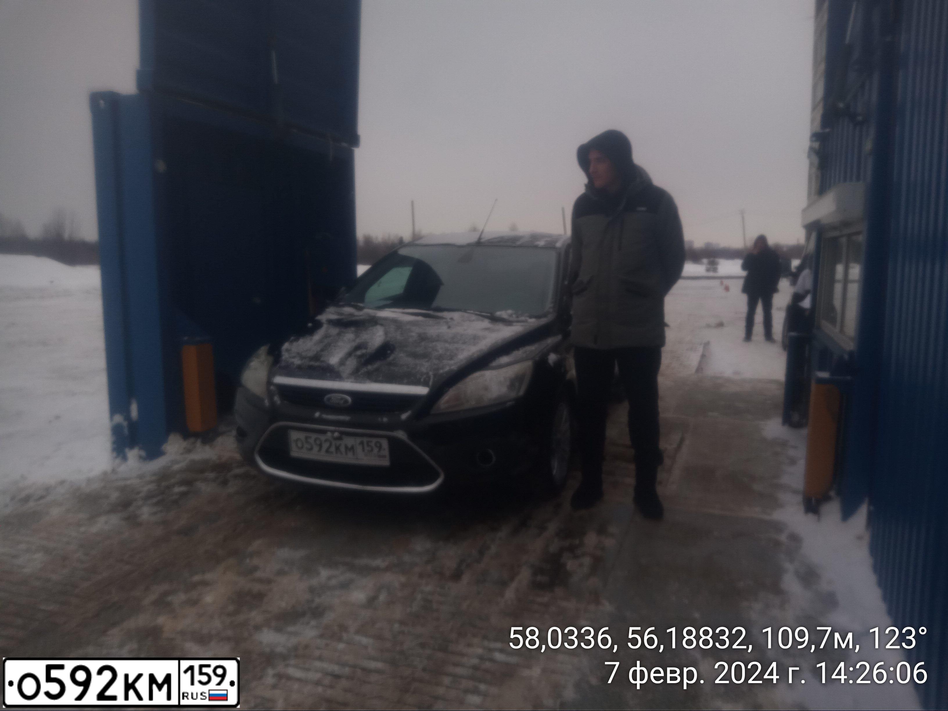 Фото автомобиля FORD FOCUS, 2008 — госномер Х702ОО59. Цвет: ЧЕРНЫЙ