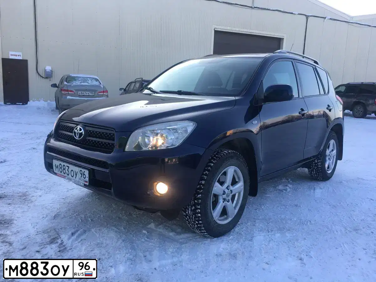Фото автомобиля TOYOTA RAV4, 2008 — госномер М883ОУ96. Цвет: ТЕМНО-СИНИЙ