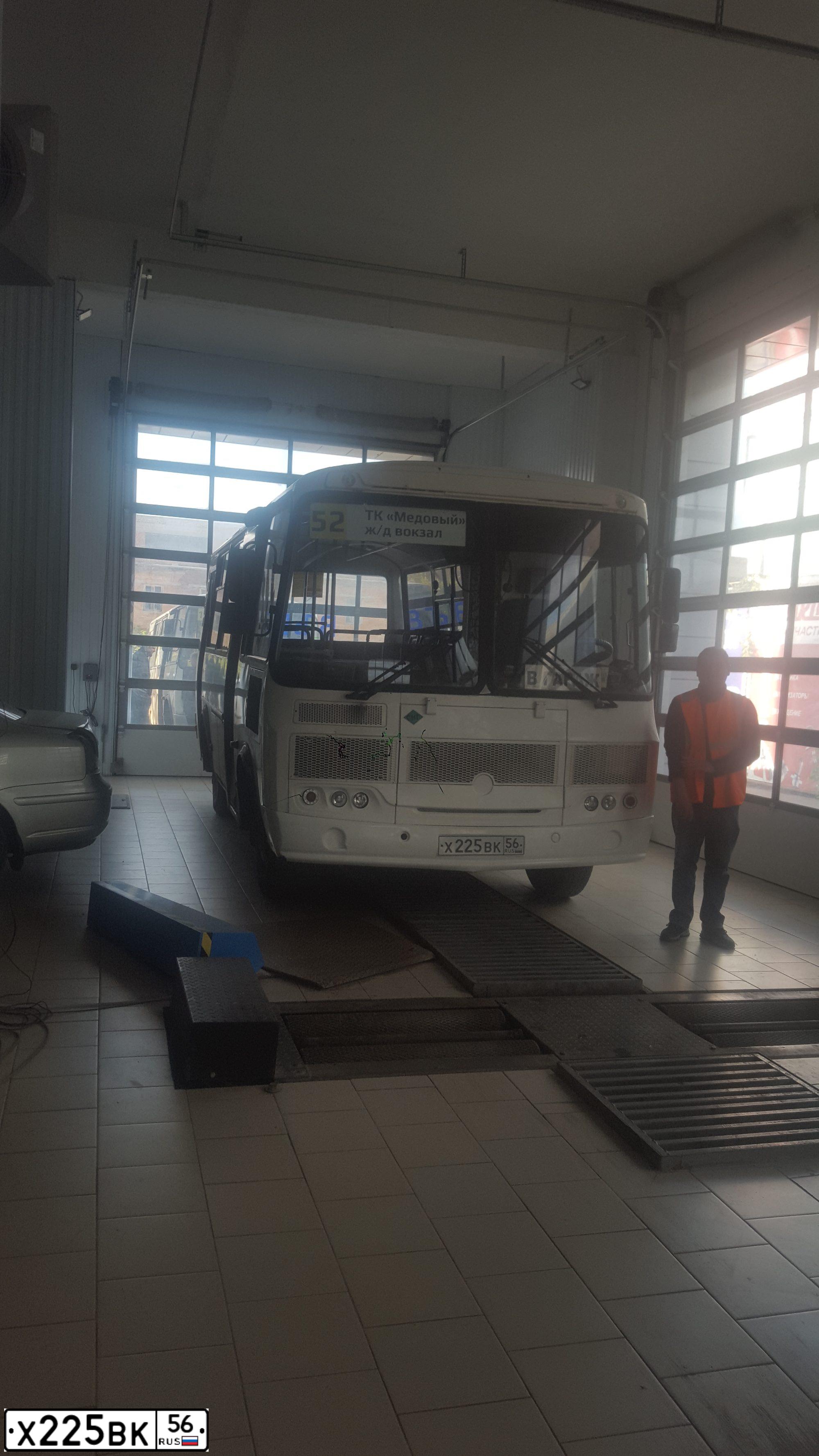 Фото автомобиля PAZ 3205, 2014 — госномер Х225ВК56. Цвет: Белый